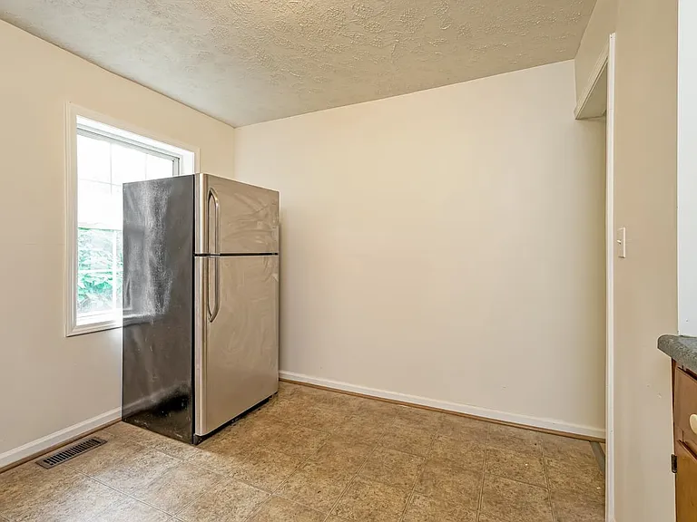 1103 Louise Rd — Photo 4