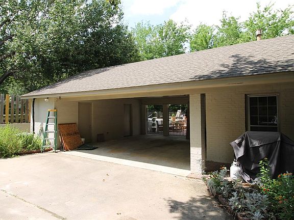 3rd image of 2118 Bowen Dr