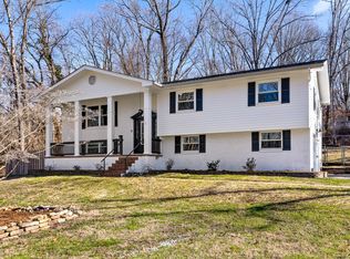 828 Skyline Park Dr, Signal Mountain, TN 37377