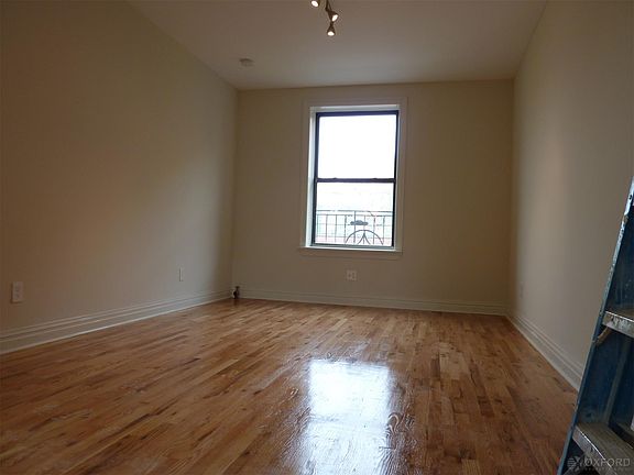 2nd image of 334 Montgomery St APT D1