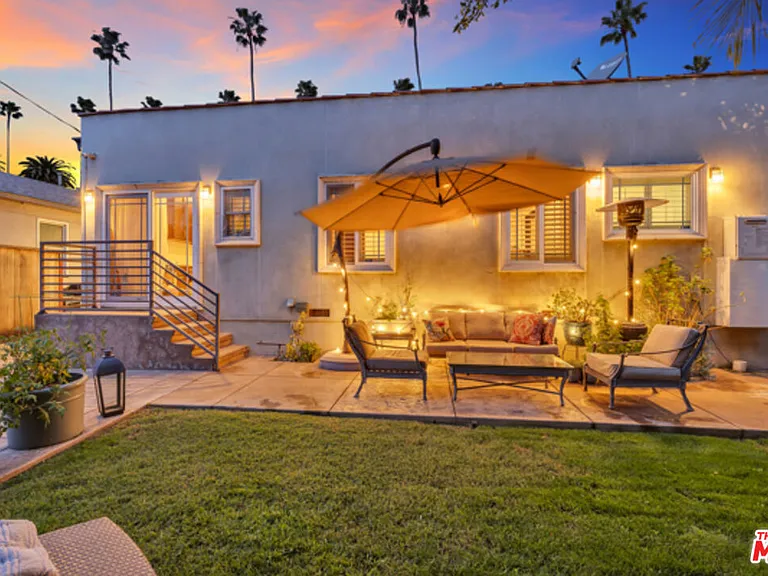 326 N Doheny Dr — Photo 25