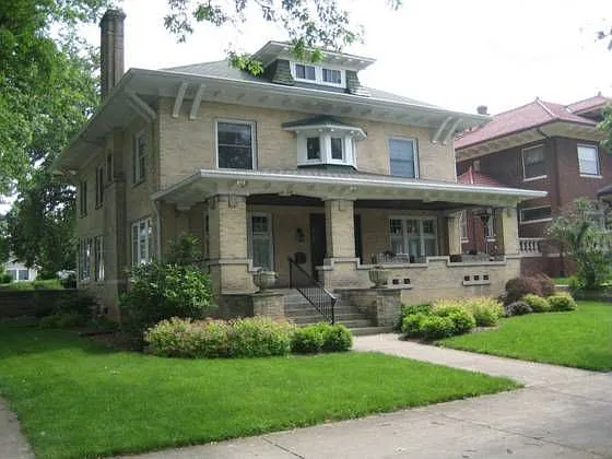 303 W Broadway St photo 1