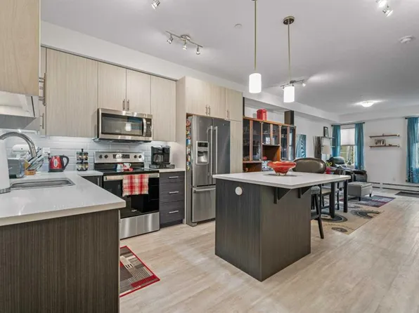 151 E Legacy Main St SE #6121, Calgary, AB T2X 4A4