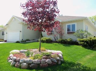 109 Pine View Dr, Madison, WI 53704