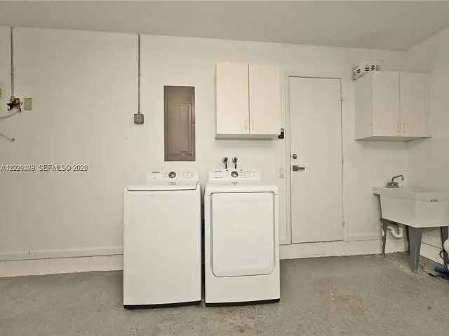 889 Sand Creek Cir — Photo 12