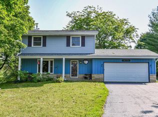 W329S7138 Oak Knoll Dr, Mukwonago, WI 53149