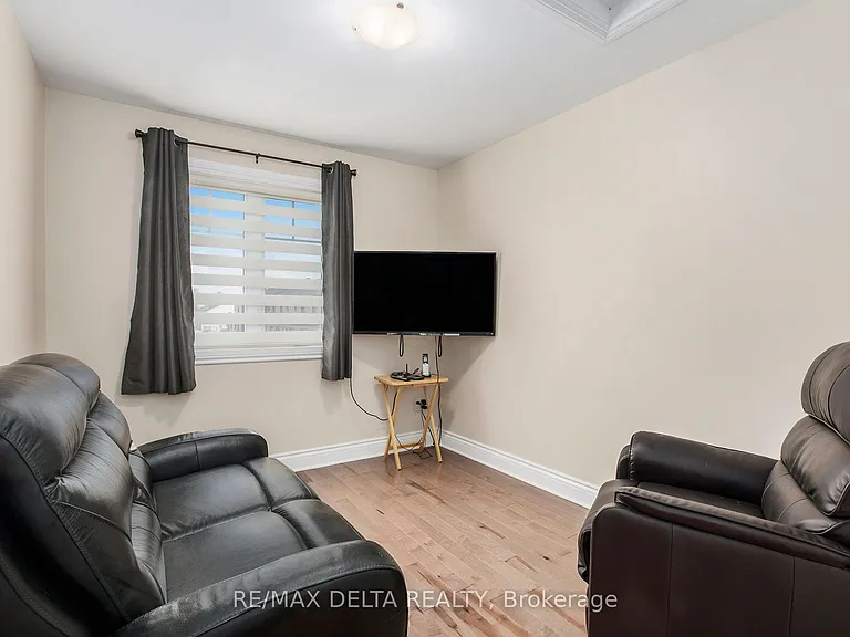 63 Johanne St — Photo 14