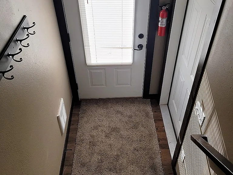1929 Cypress Ct NE #7 — Photo 4