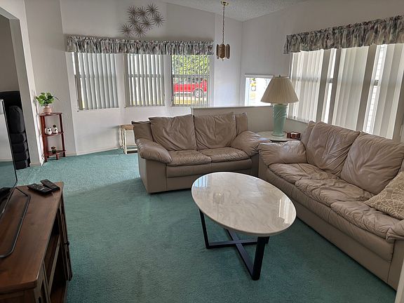3rd image of 4561 Lincoln Ln E #1