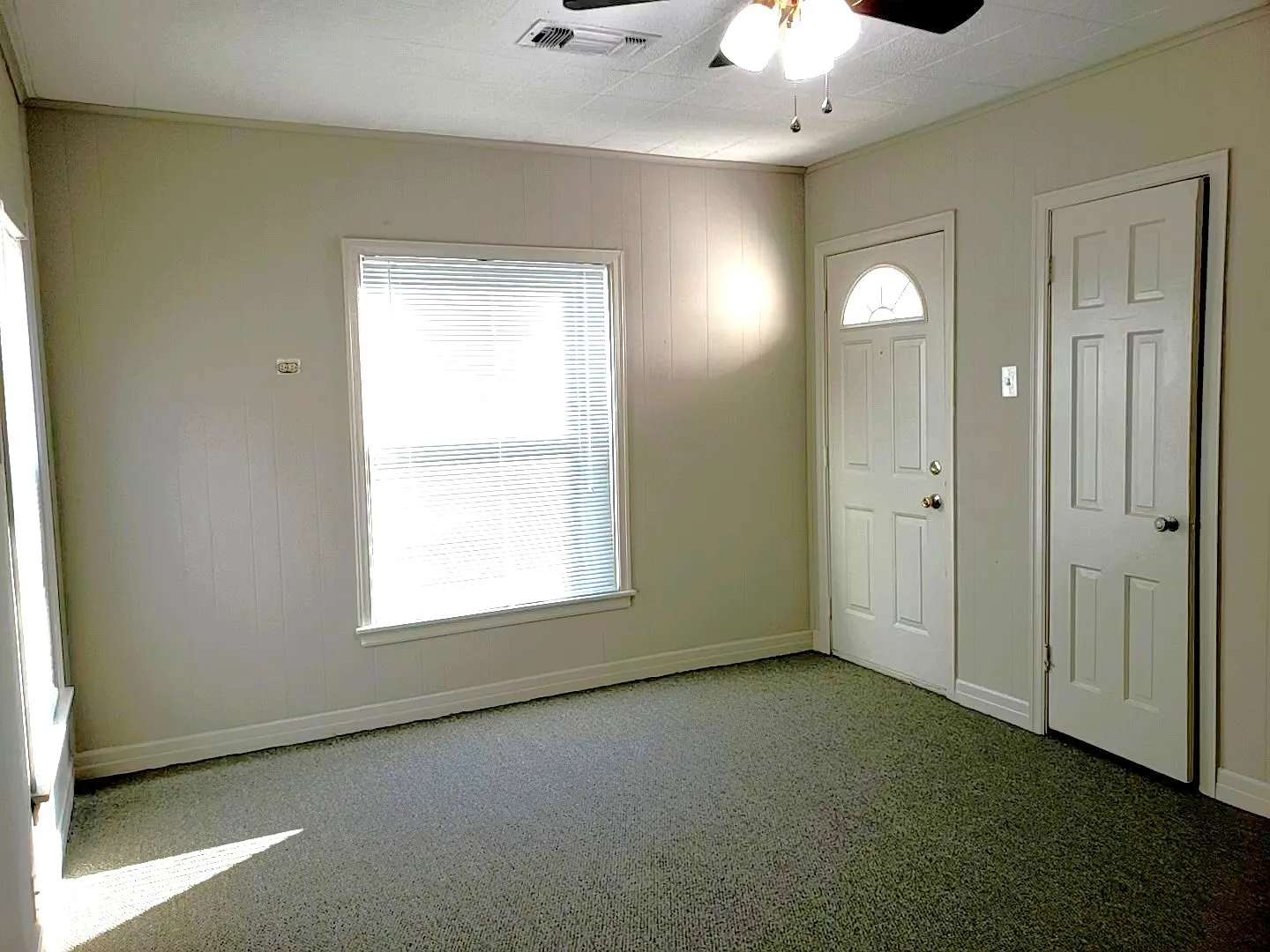 2 bed, 1100 sqft, $1,200 — Photo 3