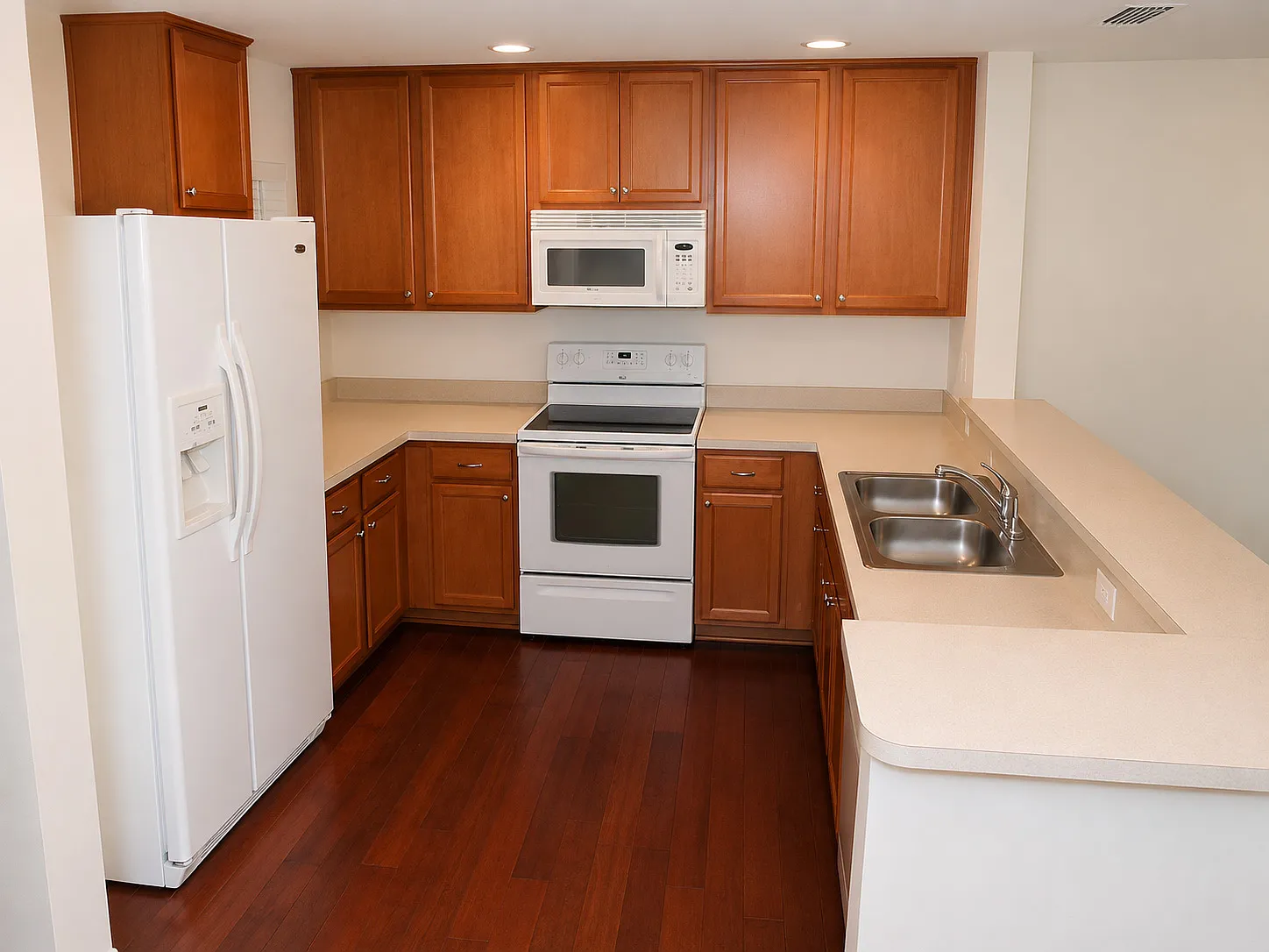 2 bed, 2.5 bath, 1420 sqft, $1,800 — Photo 2