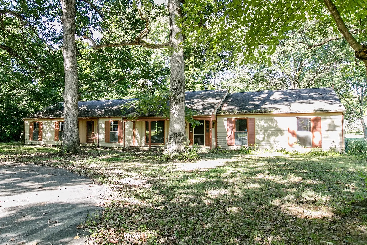 140 Oaktree Rd photo 1