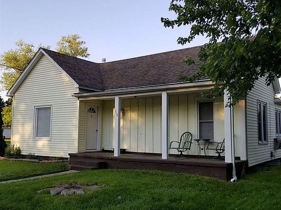 2nd image of 318 N Main St