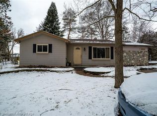 4304 Collins Rd, Rochester, MI 48306