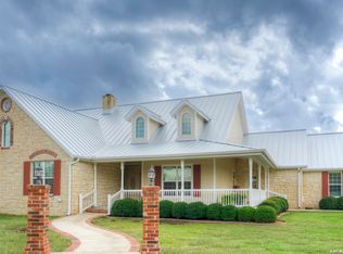 472 Oriole Ave, Camp Wood, TX 78833