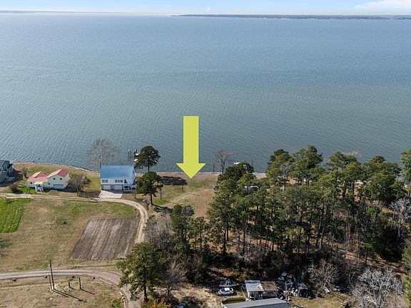 3rd image of 134 Great Neck Road