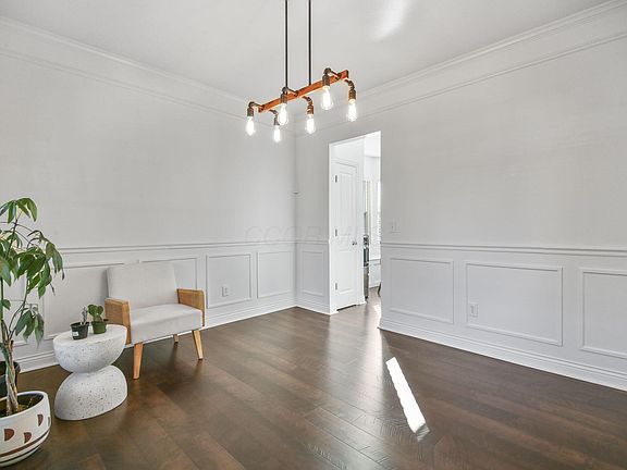 3rd image of 512 Apple Valley Cir