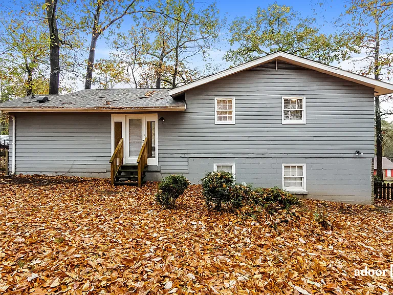 1032 Medina Dr — Photo 15