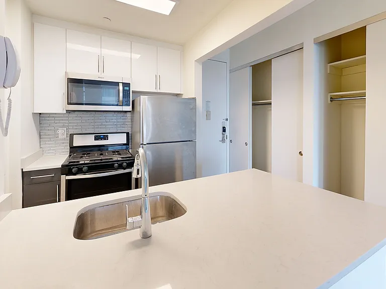 10 Hanover Square — Photo 118