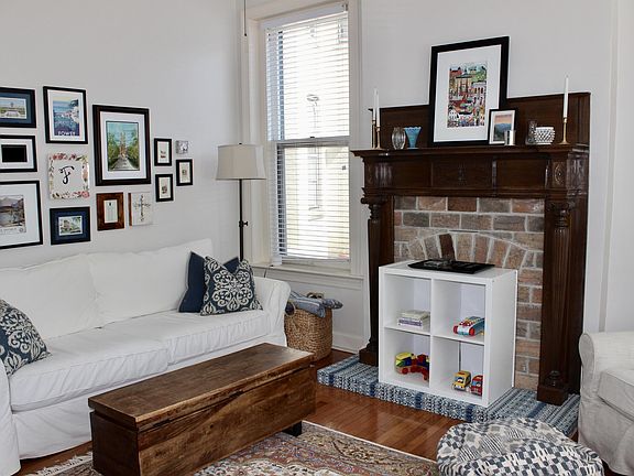 3rd image of 418 Warren Cres APT 1