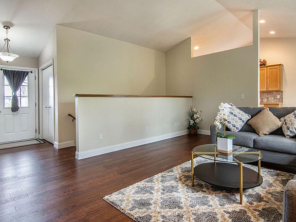 4th image of 2850 Sunrise Ave