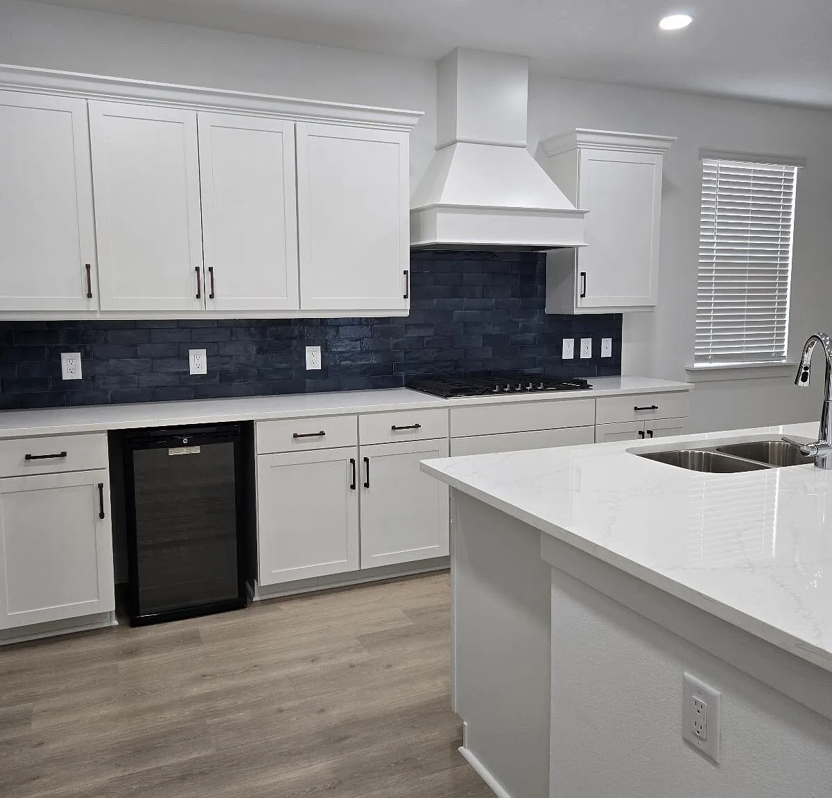 3 bed, 3.5 bath, 2534 sqft, $3,400 — Photo 2