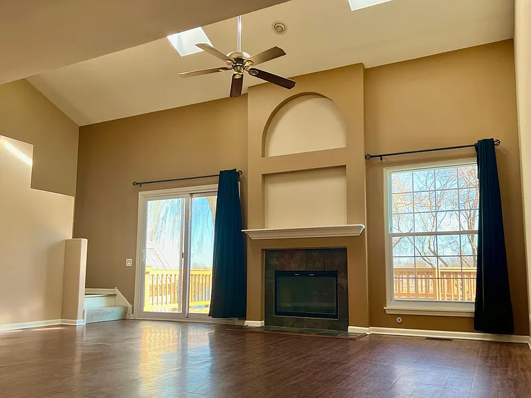 207 Shadybrook Ln — Photo 4