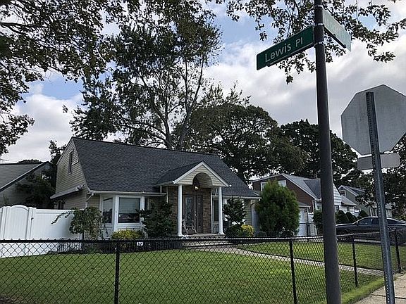 3rd image of 1008 Woodcliff Dr