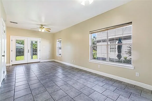 2 bed, 1.5 bath, 1200 sqft, $1,550 — Photo 3