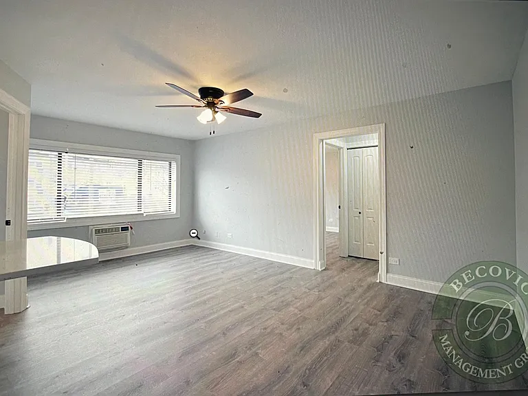 6826 N Ridge Ave #102 — Photo 2