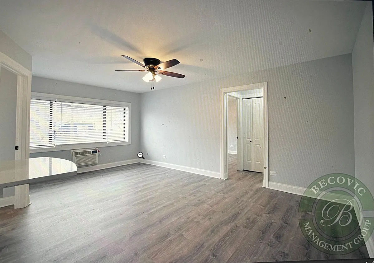 Building Photo - 6826 N Ridge Ave #102