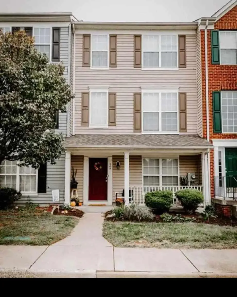 4 bed, 2140 sqft, $2,500 — Photo 1
