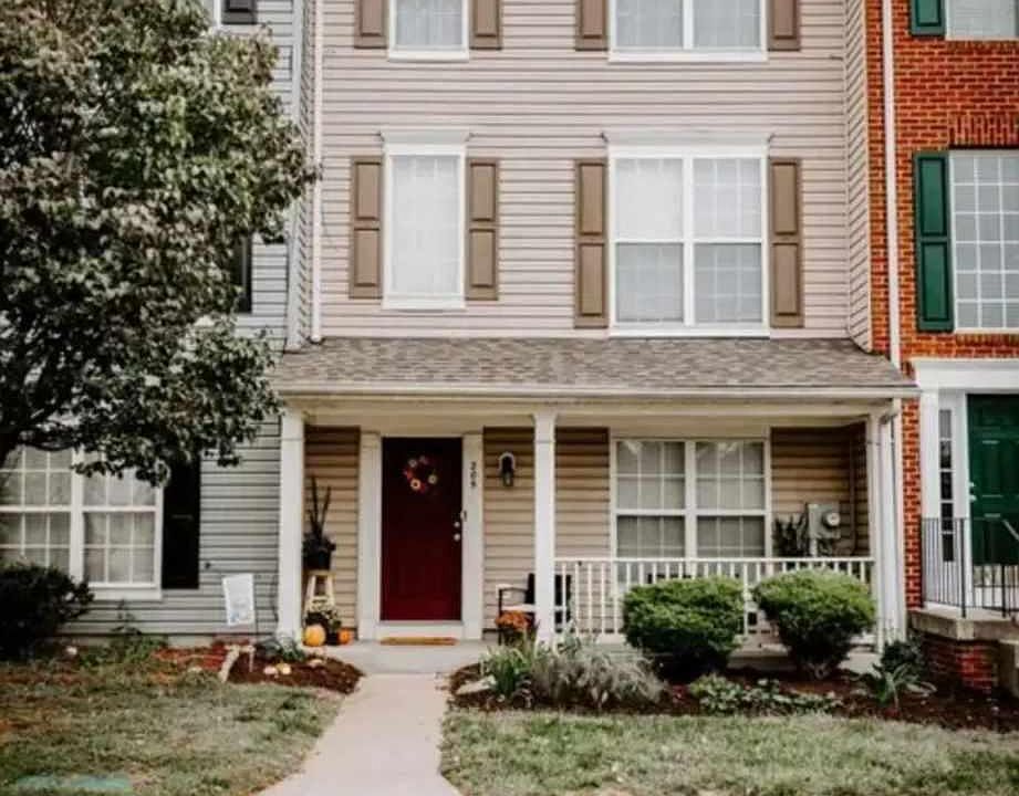 1st image of 205 Hamilton Ct