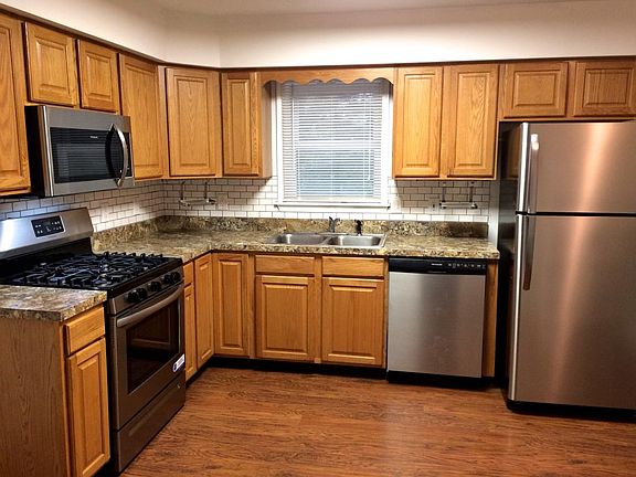 Kitchen (15'x11') All stainless steel kitchen appliances
