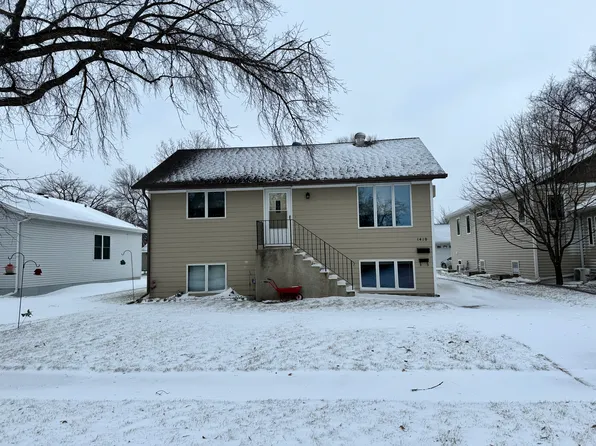 1410 16 1/2 St S #2, Fargo, ND 58103