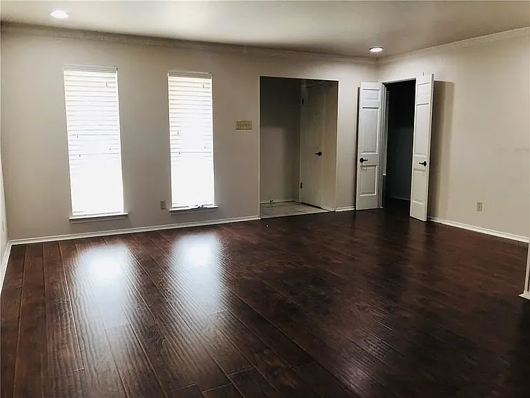 7623 Wellcrest Dr — Photo 4