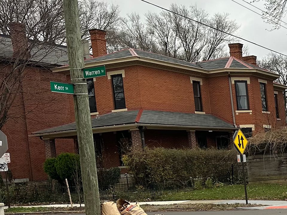 Front of the house, apt 2nd floor