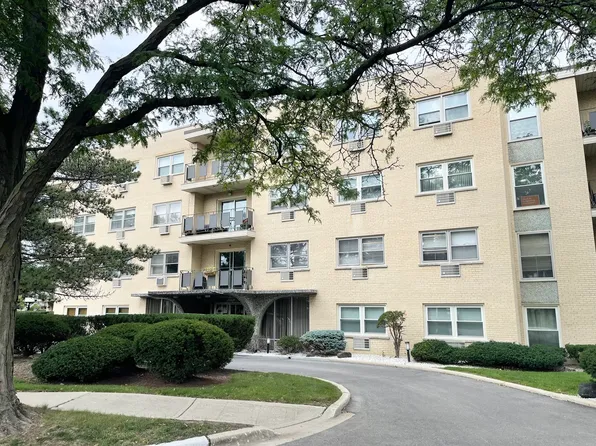 7801 Niles Center Rd APT 405, Skokie, IL 60077