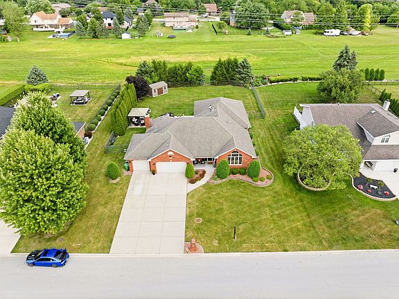 4th image of 16065 Ridgewood Dr