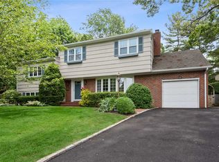 23 Hampton Ct, Port Washington, NY 11050