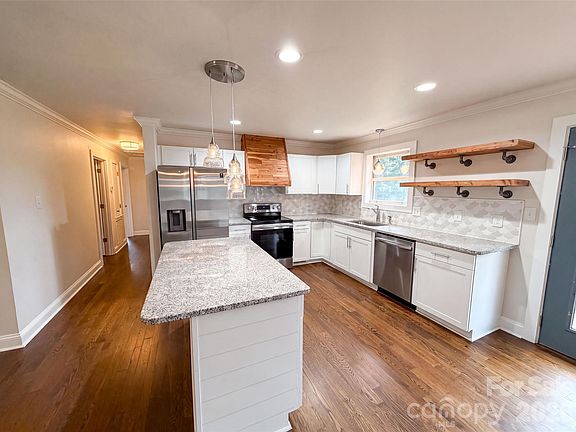 2nd image of 123 Rowe St