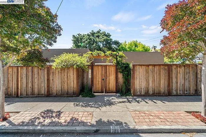 769 Vincente Ave — Photo 36