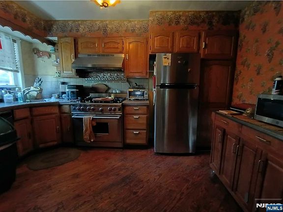 5th image of 216 N Ross Place