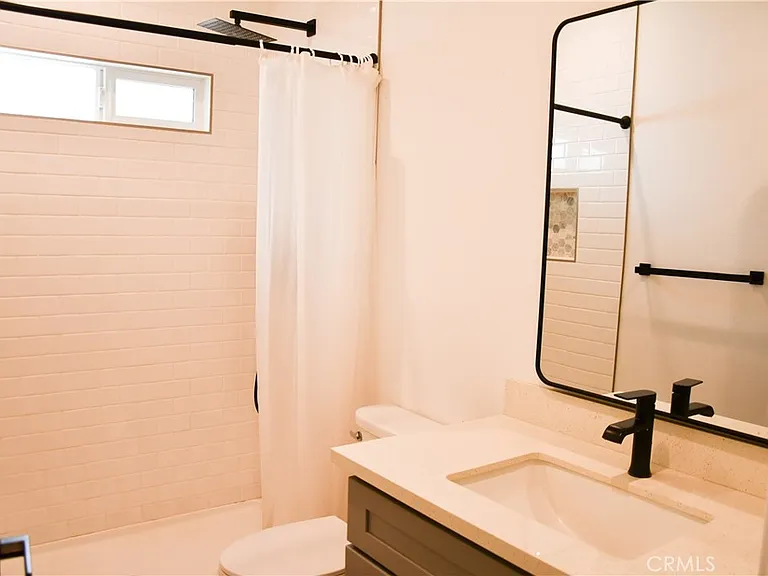 994 Valencia St #101 — Photo 25