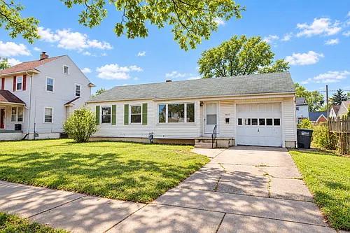 Impeccable 3BR Ranch in North Toledo! Hardwoods, Updated Bath, Finished Basement and Garage! at T... — Photo 1