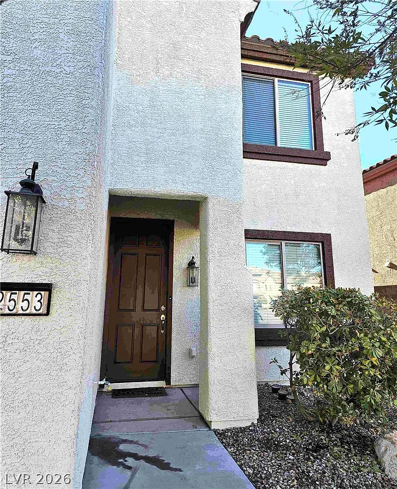 5 bed, 3.0 bath, 3800 sqft, $3,200 — Photo 2