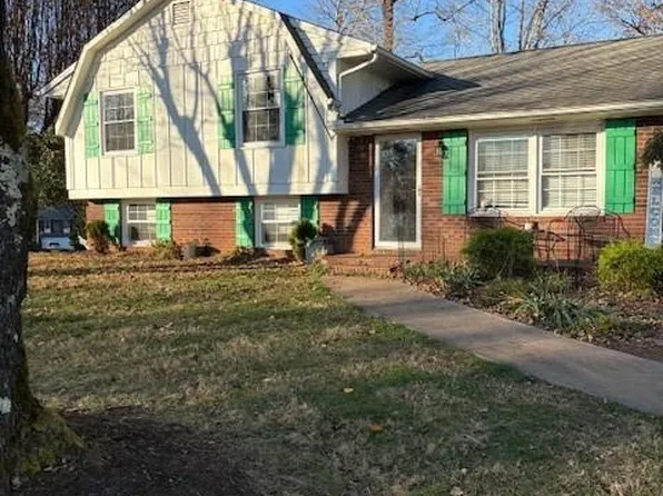 361 Meadowbrook Ln, Millers Creek, NC 28651