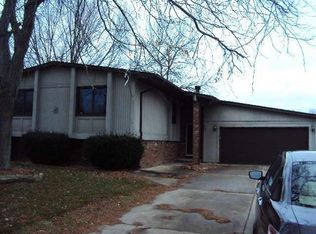 906 Chestnut Blvd, Chesterton, IN 46304