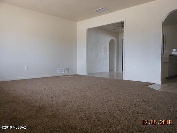 3rd image of 402 N Cochise Ave