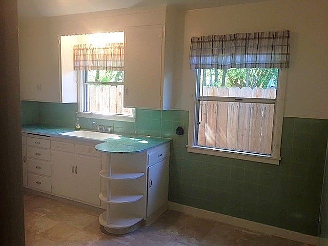 1st image of 690 Lovers Ln